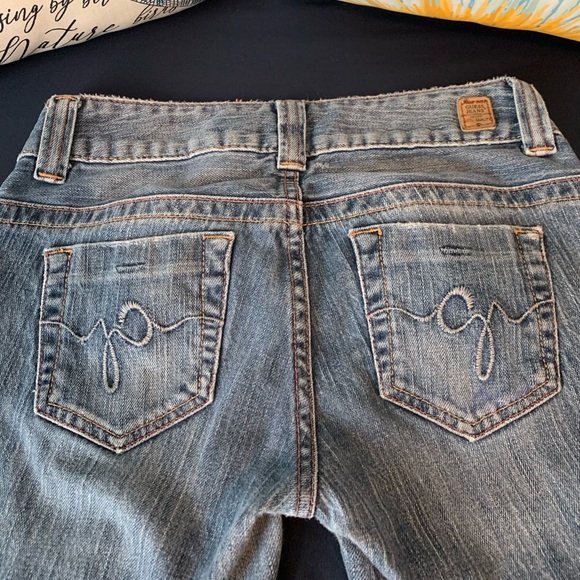 Guess Jeans - Picture 2 of 4